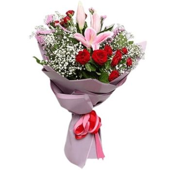 Dammam online Florist - Astonishing Roses and Lilies  Bouquet