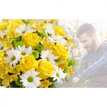 Lion cveжe- Жуто-бели букет изненађења цвећара Cvet Dostava