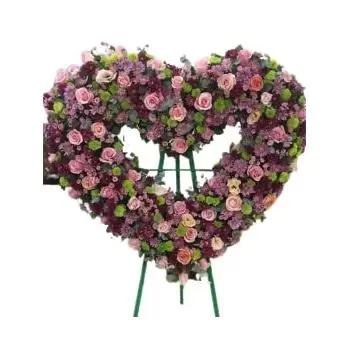 Gavarr online Florist - Heart Wreath Bouquet
